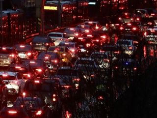 İstanbul'da trafik yoğunluğu mesai bitiminde yüzde 87'ye ulaştı