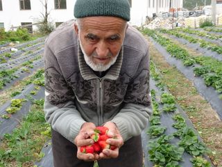 Isparta'da Hayır Bahçesi’nin emektar sahibi İbrahim dede, son yolculuğuna uğurlandı