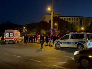 Antalya'da yolun karşısına geçen yaşlı adama kamyonet çarptı