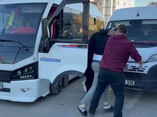 Adana'da kargo aracı ile dolmuş şoförünün trafik tartışması darpla bitti