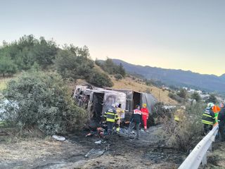 Hatay'da kaza yaptıktan sonra alevlere teslim olan tırdaki 2 kişi öldü