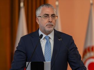 Vedat Işıkhan, TÜRK-İŞ Genel Başkanı Ergün Atalay'la görüşüyor