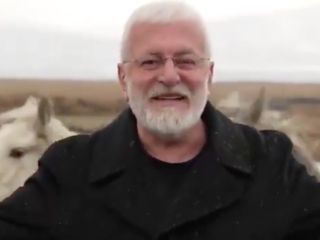 Onur Akın'a klip çekimleri sırasında at çarptı! Az kalsın nalları ben dikiyordum