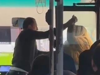 Adana'da halk otobüsünde gerginlik kavgaya dönüştü