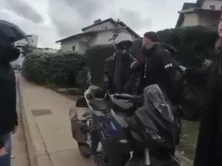 İstanbul'da oyuncak silahla şakalaşan grubu bıçakla tehdit etti