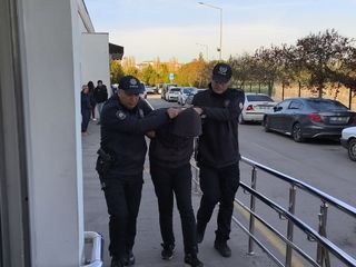 Adana kadın yolcuyla kavga eden otobüs şoförü gözaltına alındı