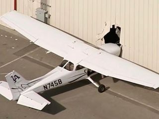 ABD'de çalınan uçak havalanamadan kaza yaptı