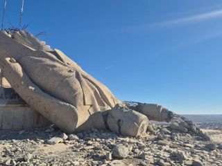 Suriye'de Hafız Esad'ın heykelinden geriye enkaz kaldı