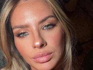 Sevgilisi China Suarez, Icardi'yi öpmeye doymadı