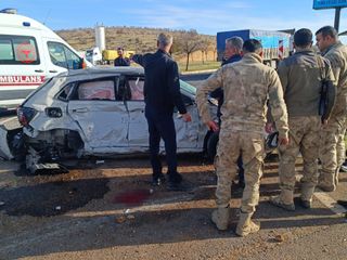 Mazıdağı’nda tır-otomobil çarpışması: Genel cerrahi uzmanı ağır yaralı