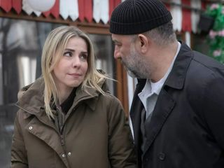 Arka Sokaklar'da tatlı aksiyon! Mesut iğneli, Selin tripli...