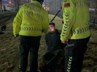 Kayseri'de 'dur' ihtarına uymayarak kaçan alkollü sürücü alkometreyi üflememek için direndi