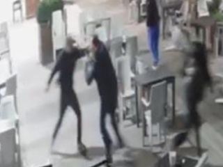 Bursa'da baba ve oğlu dehşet saçtı: Palayla saldırdı