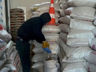 Ardahan'da vatandaşlar imece usulü besliyor