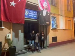 İstanbul'da merdivenlerden telefon çalan şahıs yakalandı