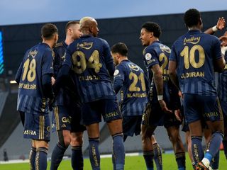 Fenerbahçe, ligde ilk yarıyı namağlup bitirdi