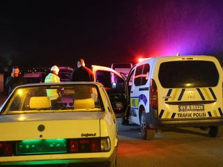 Adana'da tehlikeli hareketler yapan 2 otomobil sürücüsüne 49 bin TL ceza