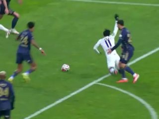 Eski hakemler, Eyüpspor-Fenerbahçe maçının tartışmalı pozisyonlarını yorumladı