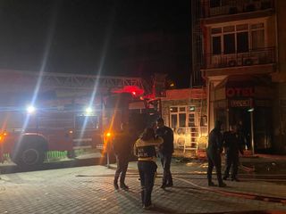Manisa'da 5 katlı otelde korkutan yangın