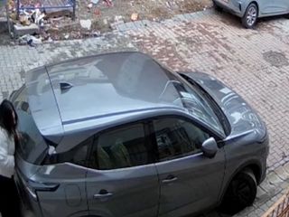 İstanbul'da eşini sokak ortasında darbeden şahıs: Burun estetiği yaptırıp boşanmak istedi