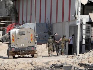 İsrail ordusu, Batı Şeria'da 2 Filistinliyi darbetti, 8 kişiyi gözaltına aldı