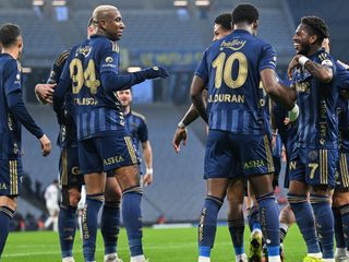 Fenerbahçe ilk yarıyı namağlup bitirdi