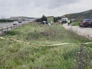 İstanbul'da otomobil bariyerlere çarptı: 2 ölü