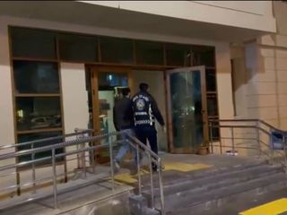 İstanbul'da kırmızı ışıkta duran sürücüyü darbeden şüpheli yakalandı