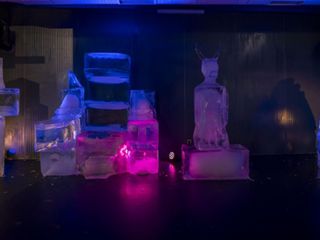 Erzurum'da Türk mitolojisi ve kültürü buzdan heykellere dönüştü