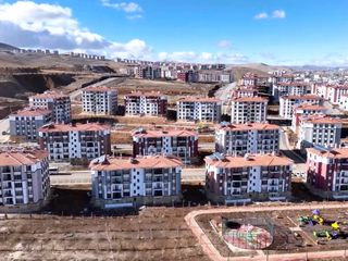 Deprem bölgesindeki en küçük hak sahibi: 3 yaşındaki bebek evine taşındı