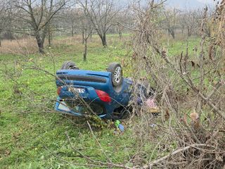 Bursa'da yağış kazaya neden oldu: Otomobil tarlaya savruldu