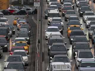 Ankara’da hafta sonu AVM yoğunluğu trafiği kilitledi