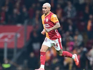 Lucas Torreira cezalı duruma düştü!