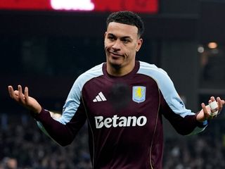 Aston Villa, Manchester United'ı devirdi