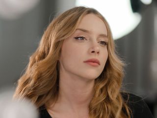 Oyuncu Hayal Köseoğlu sevgilisinden evlilik teklifi aldı