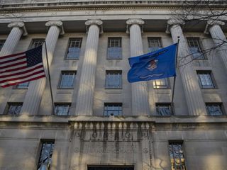 ABD Adalet Bakanlığı, Epstein dosyalarından kaldırılan Trump fotoğrafını yeniden yayımladı