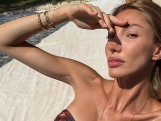 Uyuşturucudan yakalama kararı bulunan Şevval Şahin, Türkiye'ye dönmedi