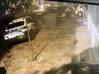 İstanbul'da park halindeki otomobile uzun namlulu silahla ateş açtılar