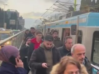 Topkapı’da tramvay raydan çıktı