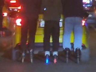 İstanbul'da patenli gençlerin tehlikeli yolculuğu kameraya yansıdı