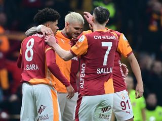 Galatasaray ligin ilk yarısını lider bitirdi: Fenerbahçe'nin bileği bükülmedi