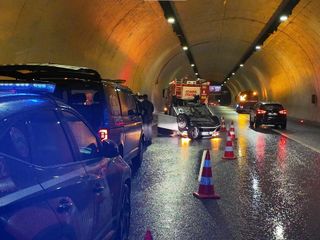 İstanbul'da sağanak yağış kaza getirdi: Tünel’de takla attı