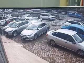 İstanbul'da ödedikleri borcu banka çıkışında silah zoruyla geri aldılar