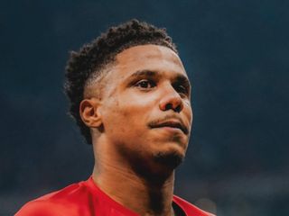 Ismail Jakobs'tan eleştirilere tepki: Yatağımın yanında mı oturuyorsun?