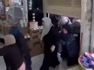 Bursa!da çeyiz açılışında izdiham