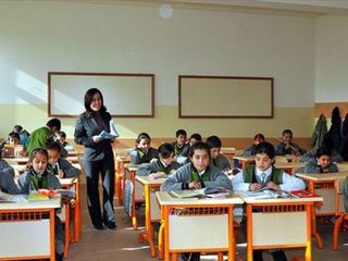 Öğretmenleri ilgilendiriyor: O şart resmen kaldırıldı! Yeni dönem başlıyor...