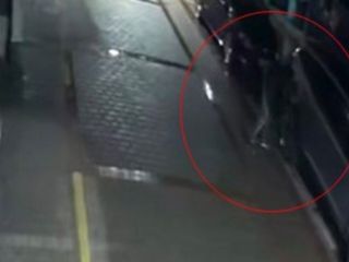 Antalya’da park halindeki 20 aracın lastiği kesildi