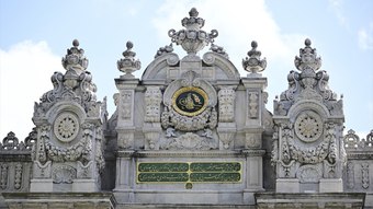 Dolmabahçe Sarayı 167 yıl önce kapılarını açtı
