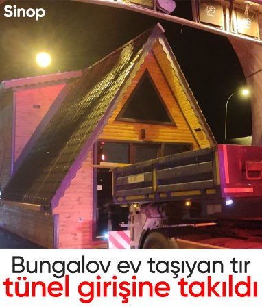 Sinop'ta bungalov ev taşıyan tır, tünel girişine takıldı