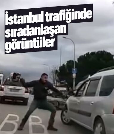 İstanbul trafiğinde gergin anlar: Motosiklet sürücüsü kaskıyla otomobile saldırdı